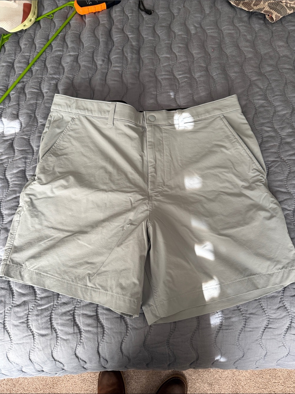 American Eagle Outfitters Men's Light Gray Flat-Front Shorts